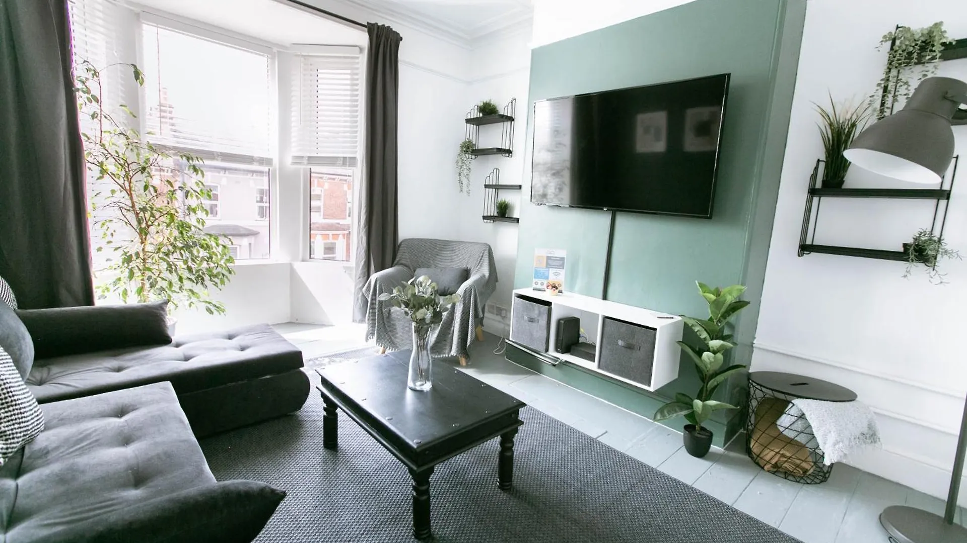 Central Apt Sleeps 6, Parking, Smart Tv, Garden, Contact For Discounted Prices Exeter Apartment