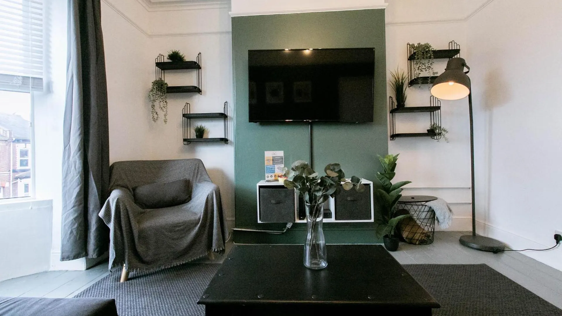 Central Apt Sleeps 6, Parking, Smart Tv, Garden, Contact For Discounted Prices Exeter 0*,  United Kingdom