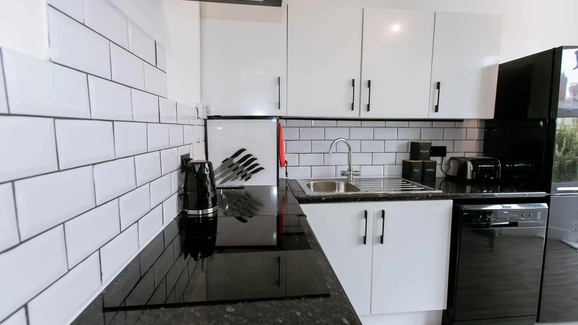 Central Apt Sleeps 6, Parking, Smart Tv, Garden, Contact For Discounted Prices Exeter Apartment