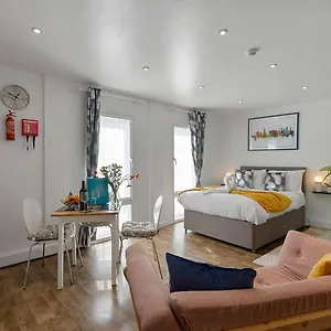  Apartment Centre Ashton