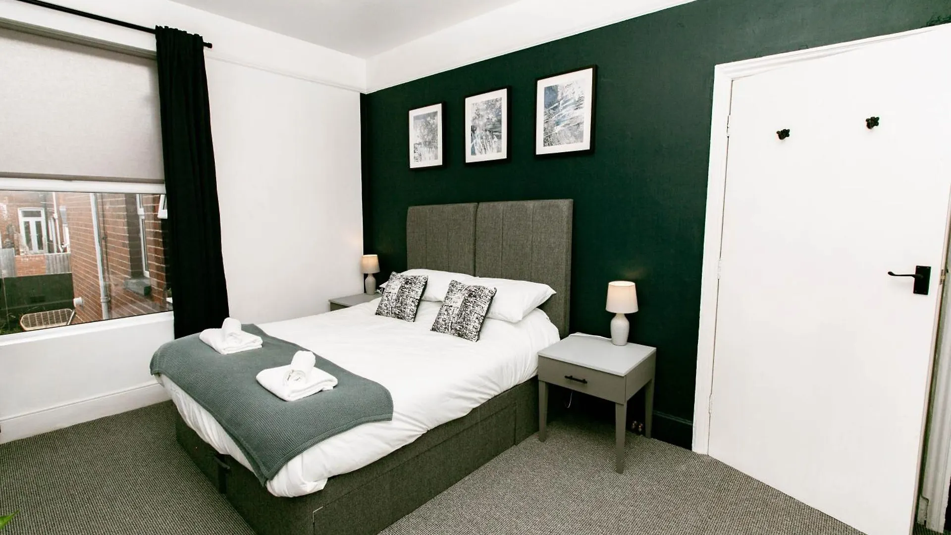 Central Apt Sleeps 6, Parking, Smart Tv, Garden, Contact For Discounted Prices contacts